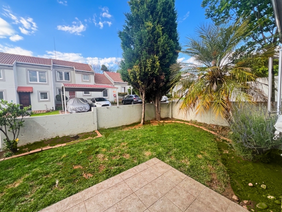 To Let 2 Bedroom Property for Rent in Sunninghill Gauteng