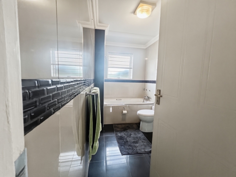 To Let 2 Bedroom Property for Rent in Sunninghill Gauteng
