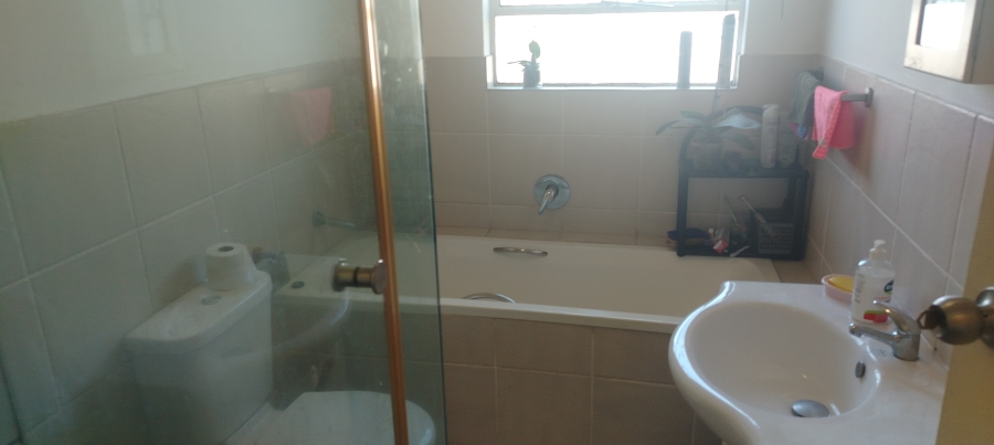 2 Bedroom Property for Sale in Bardene Gauteng