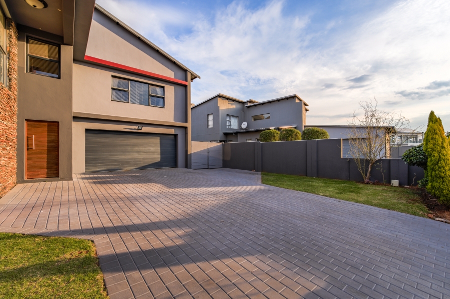4 Bedroom Property for Sale in Olympus AH Gauteng