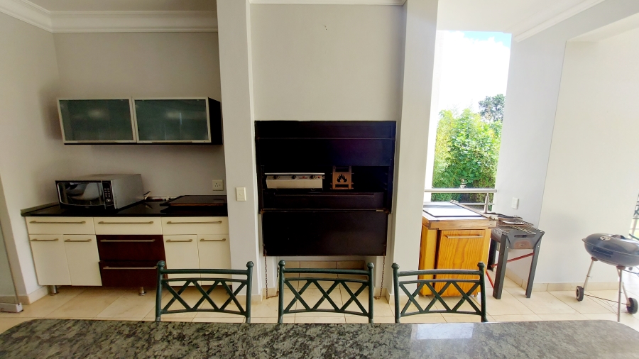 5 Bedroom Property for Sale in Waterkloof Ridge Gauteng