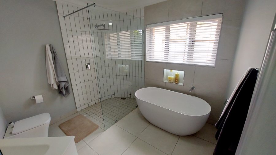 5 Bedroom Property for Sale in Waterkloof Ridge Gauteng