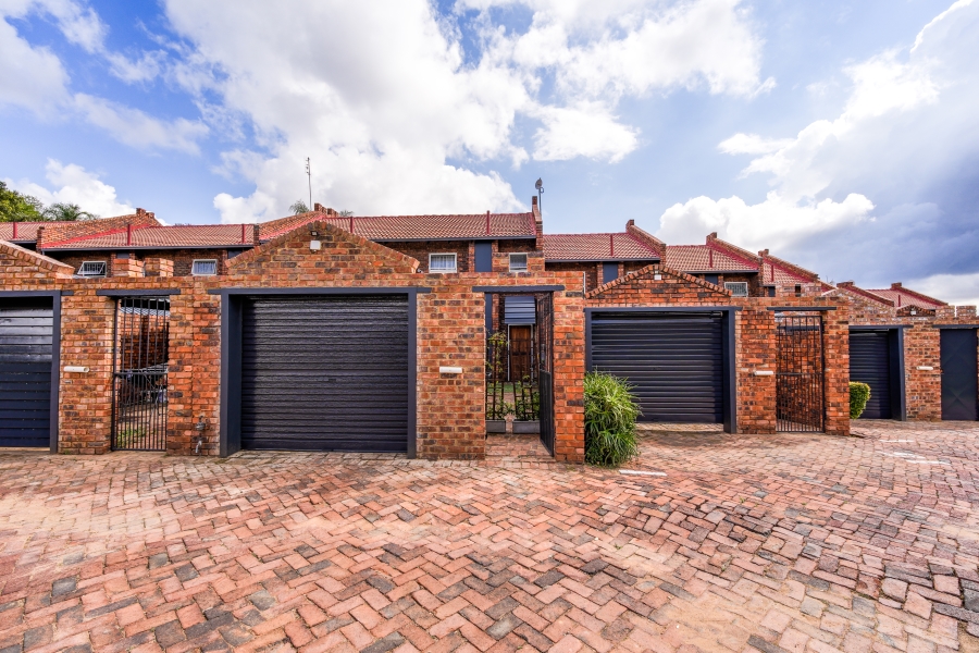 2 Bedroom Property for Sale in Garsfontein Gauteng