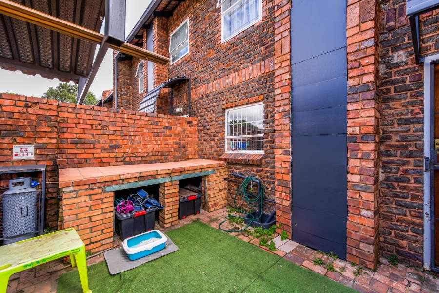2 Bedroom Property for Sale in Garsfontein Gauteng