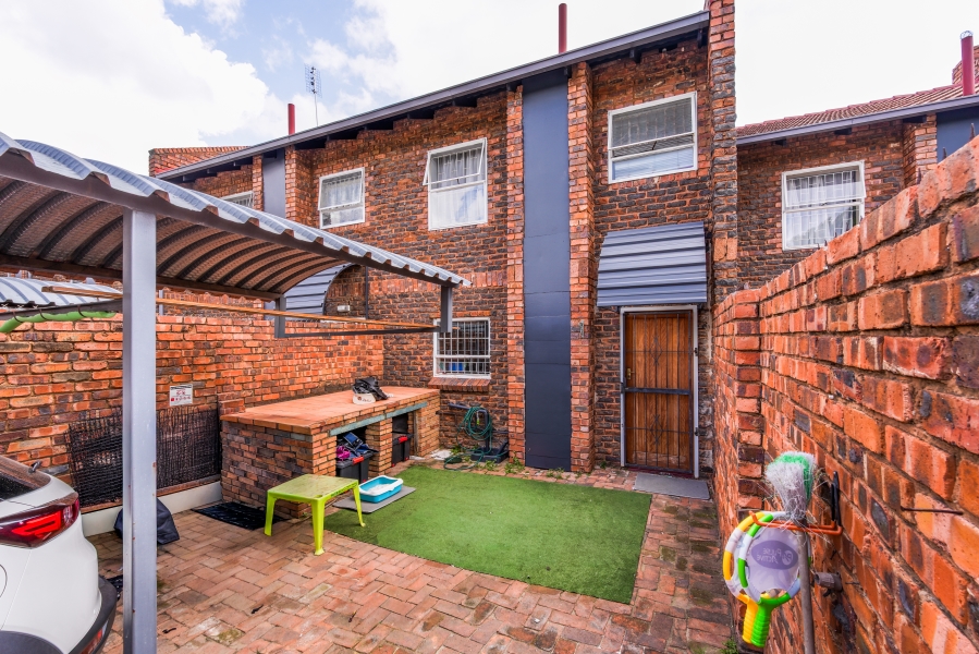 2 Bedroom Property for Sale in Garsfontein Gauteng