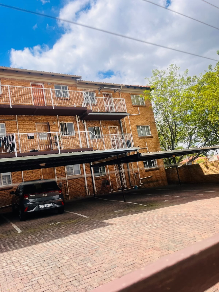 To Let 1 Bedroom Property for Rent in Kenmare Gauteng