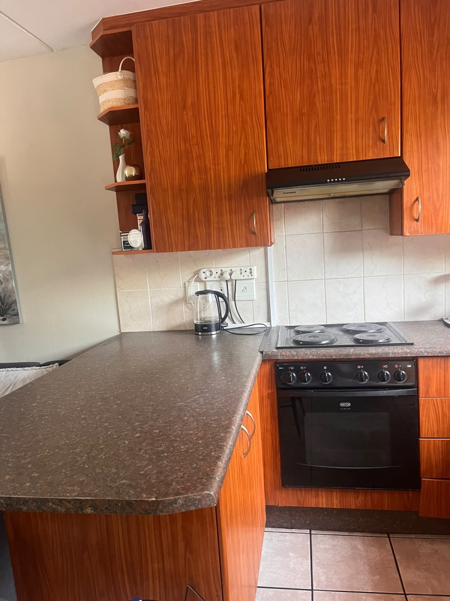 To Let 1 Bedroom Property for Rent in Kenmare Gauteng