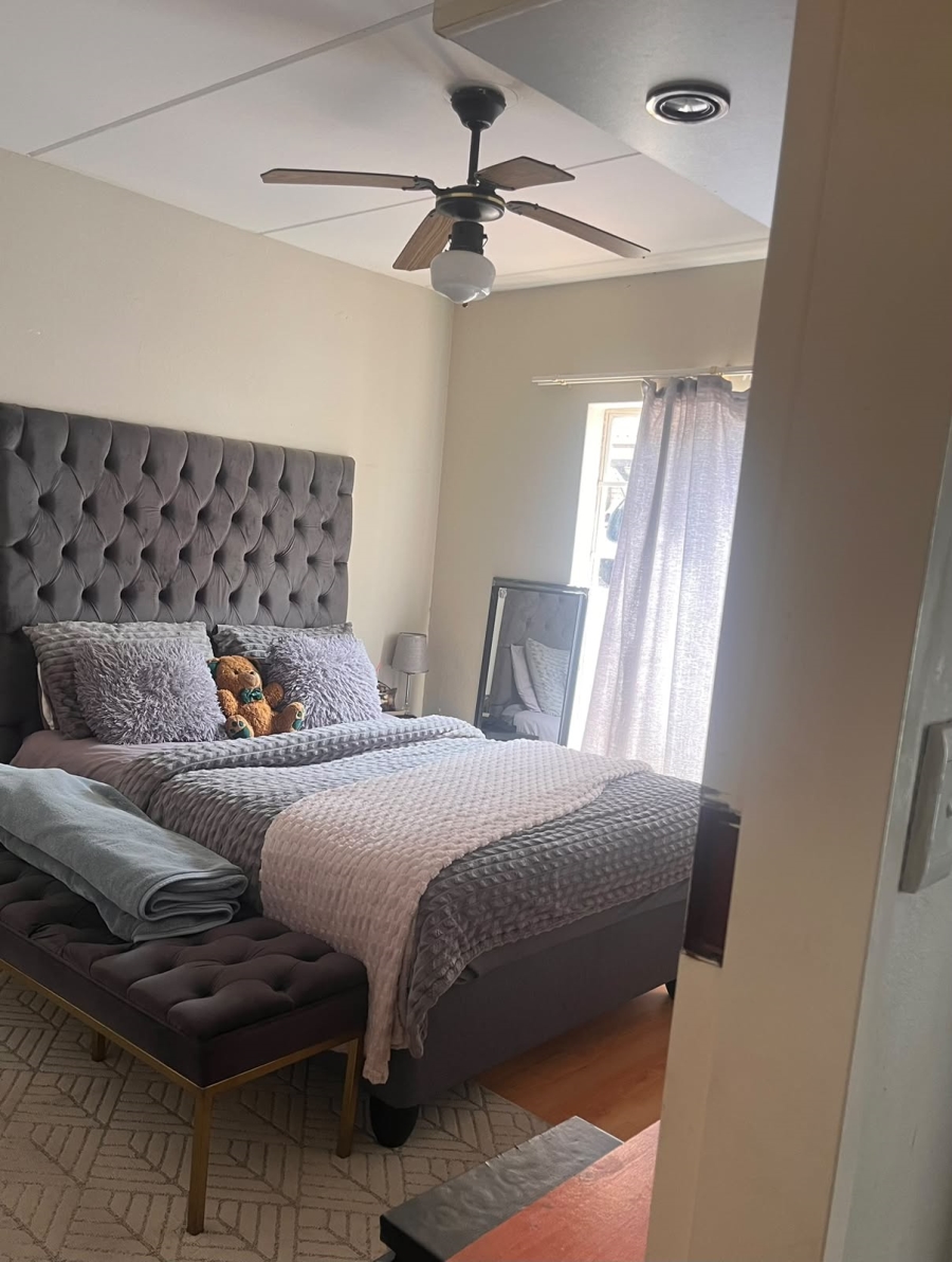 To Let 1 Bedroom Property for Rent in Kenmare Gauteng