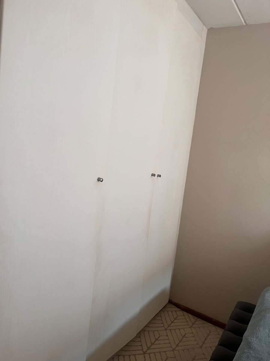 To Let 1 Bedroom Property for Rent in Kenmare Gauteng