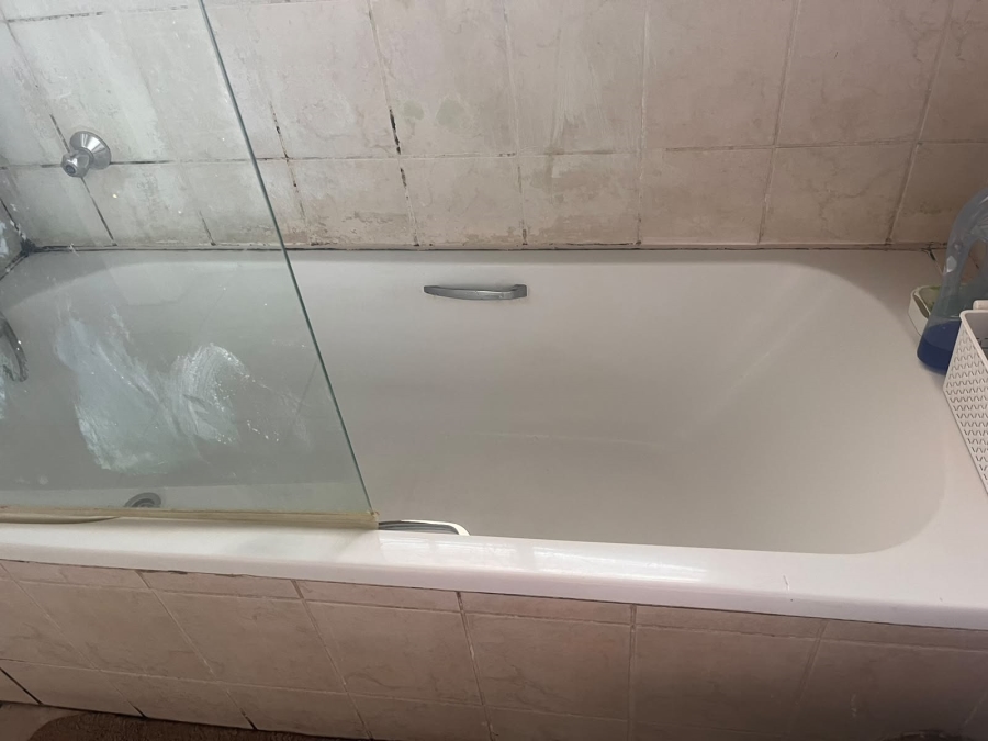 To Let 1 Bedroom Property for Rent in Kenmare Gauteng