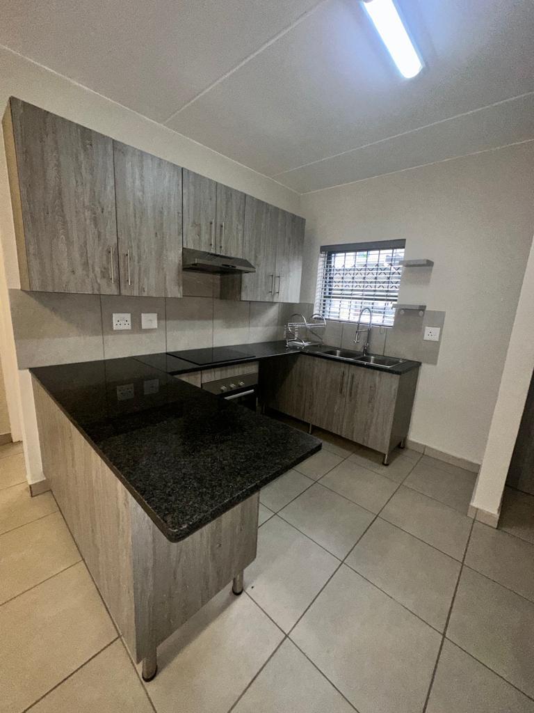 To Let 2 Bedroom Property for Rent in Glen Austin Gauteng
