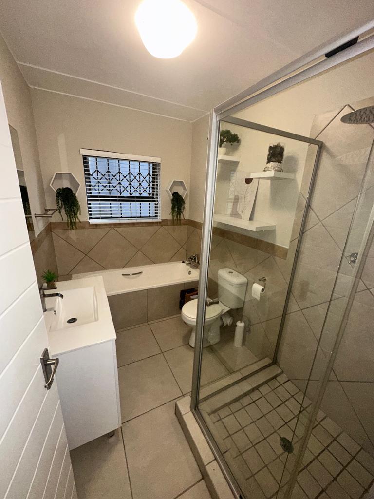 To Let 2 Bedroom Property for Rent in Glen Austin Gauteng