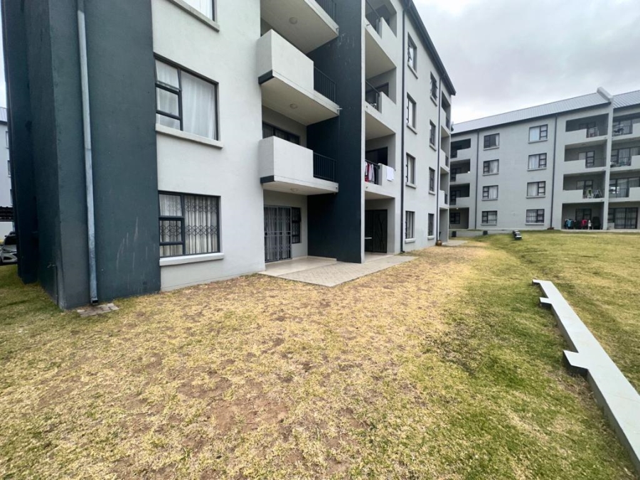 To Let 2 Bedroom Property for Rent in Glen Austin Gauteng