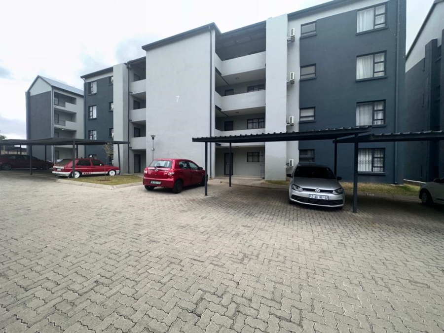To Let 2 Bedroom Property for Rent in Glen Austin Gauteng