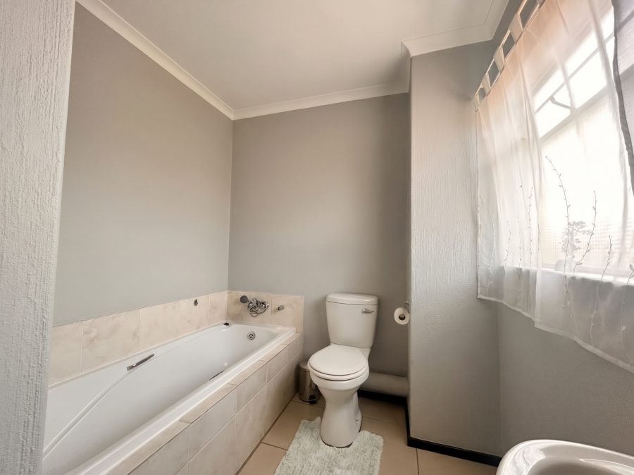 2 Bedroom Property for Sale in Honeydew Gauteng