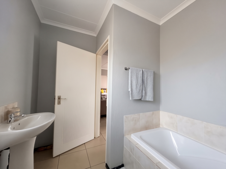 2 Bedroom Property for Sale in Honeydew Gauteng