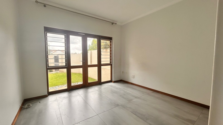 To Let 1 Bedroom Property for Rent in Broadacres Gauteng