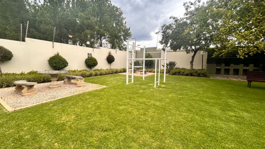 To Let 1 Bedroom Property for Rent in Broadacres Gauteng