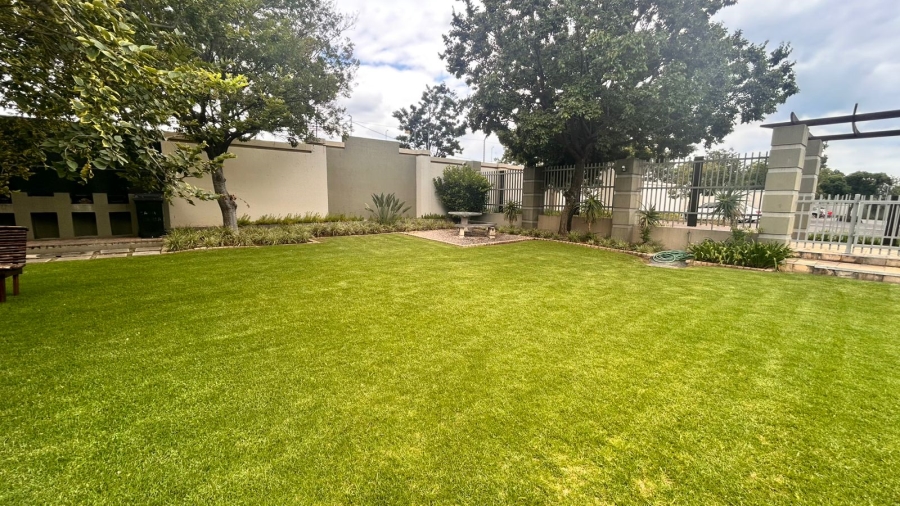 To Let 1 Bedroom Property for Rent in Broadacres Gauteng