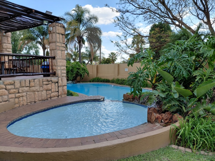 2 Bedroom Property for Sale in Douglasdale Gauteng