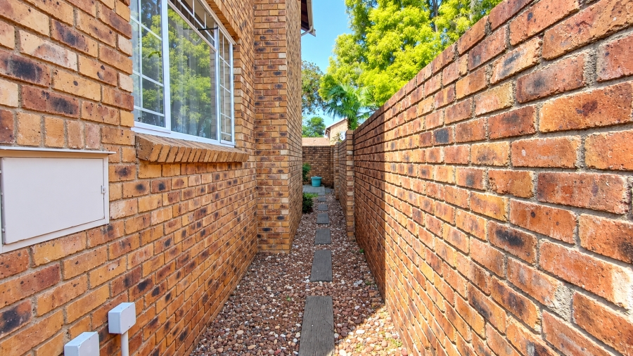 2 Bedroom Property for Sale in Wierda Park Gauteng