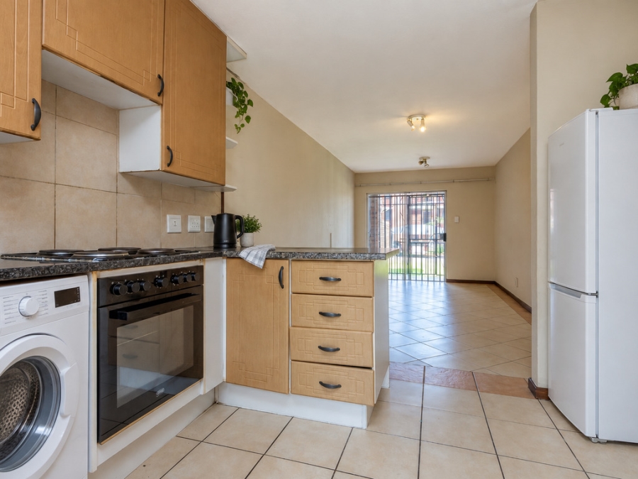 2 Bedroom Property for Sale in Noordwyk Gauteng