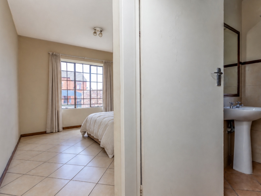 2 Bedroom Property for Sale in Noordwyk Gauteng
