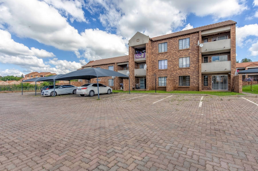 2 Bedroom Property for Sale in Noordwyk Gauteng