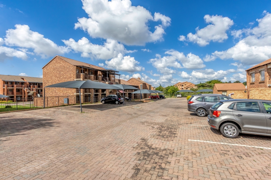 2 Bedroom Property for Sale in Noordwyk Gauteng