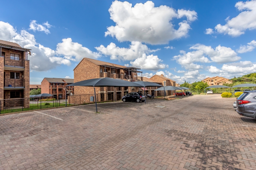 2 Bedroom Property for Sale in Noordwyk Gauteng
