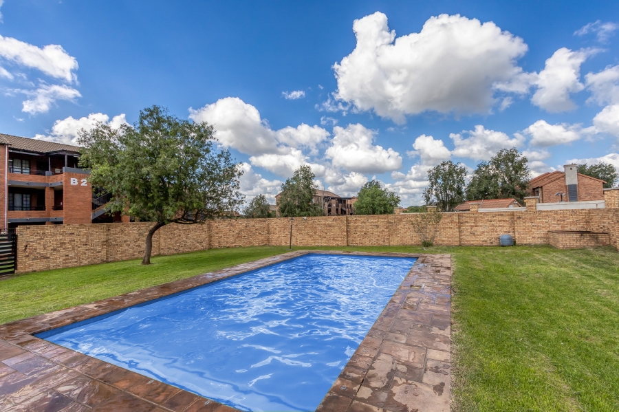 2 Bedroom Property for Sale in Noordwyk Gauteng