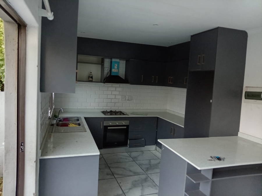 To Let 2 Bedroom Property for Rent in Ferndale Gauteng