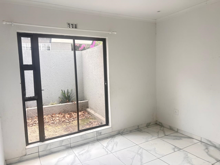 To Let 2 Bedroom Property for Rent in Ferndale Gauteng