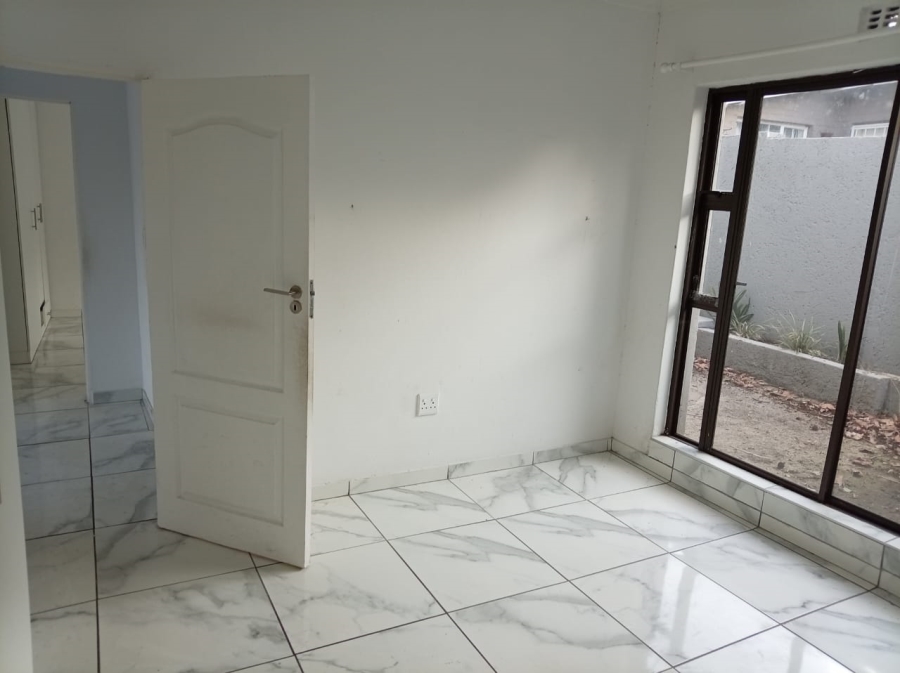 To Let 2 Bedroom Property for Rent in Ferndale Gauteng
