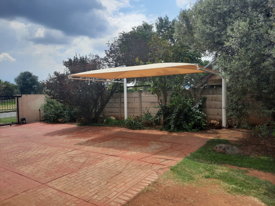 1 Bedroom Property for Sale in Brackenhurst Gauteng