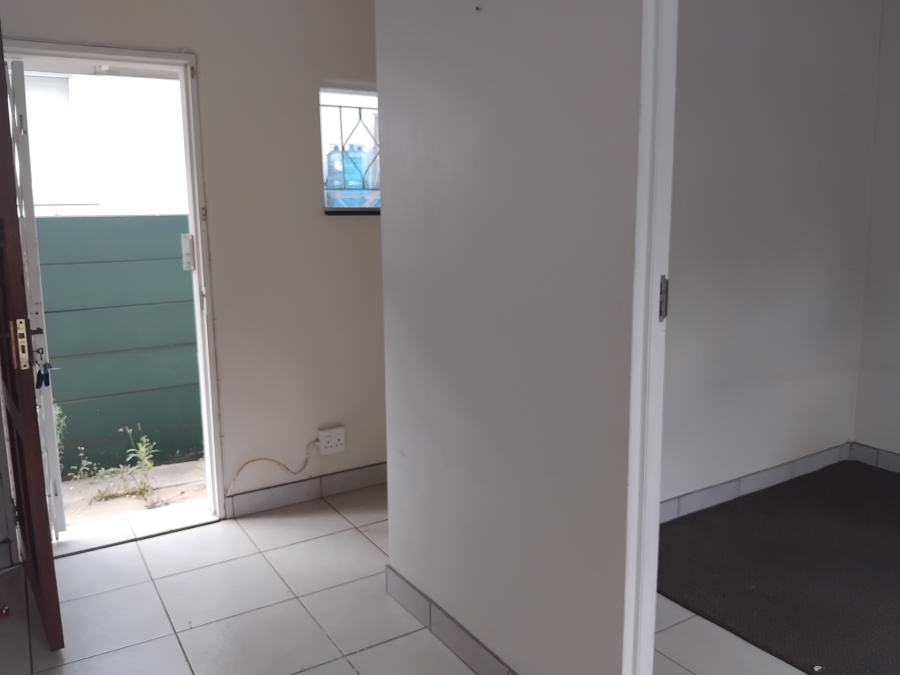To Let 1 Bedroom Property for Rent in Blairgowrie Gauteng