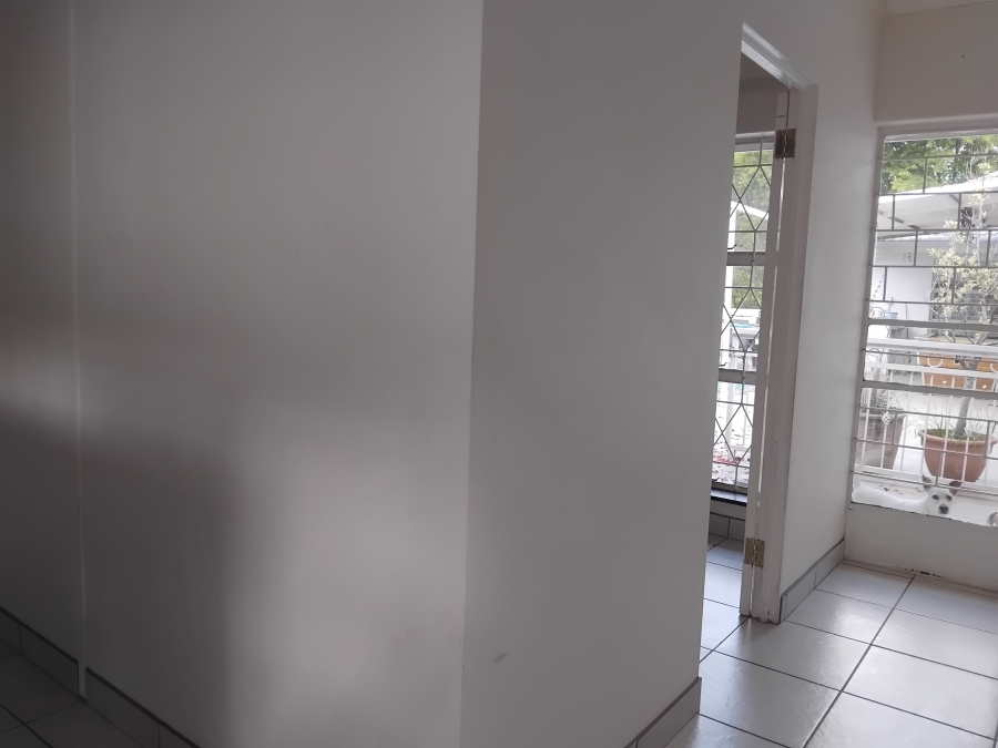 To Let 1 Bedroom Property for Rent in Blairgowrie Gauteng