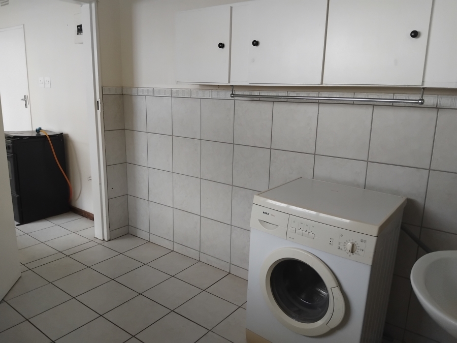 To Let 1 Bedroom Property for Rent in Blairgowrie Gauteng