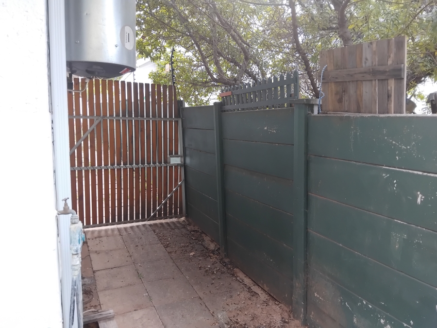 To Let 1 Bedroom Property for Rent in Blairgowrie Gauteng