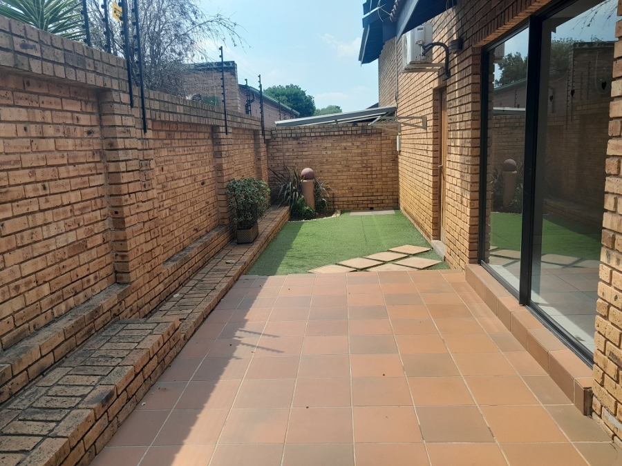 3 Bedroom Property for Sale in New Redruth Gauteng