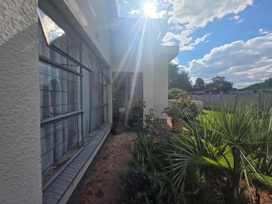 3 Bedroom Property for Sale in Vanderbijlpark SE 6 Gauteng