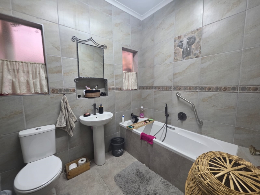 3 Bedroom Property for Sale in Vanderbijlpark SE 6 Gauteng