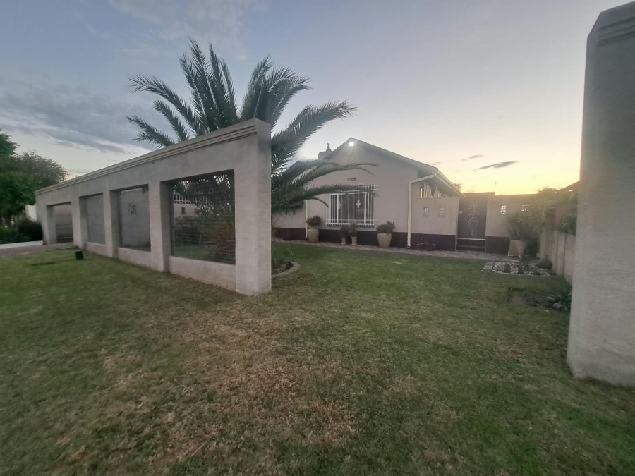 4 Bedroom Property for Sale in Vanderbijlpark SE 7 Gauteng