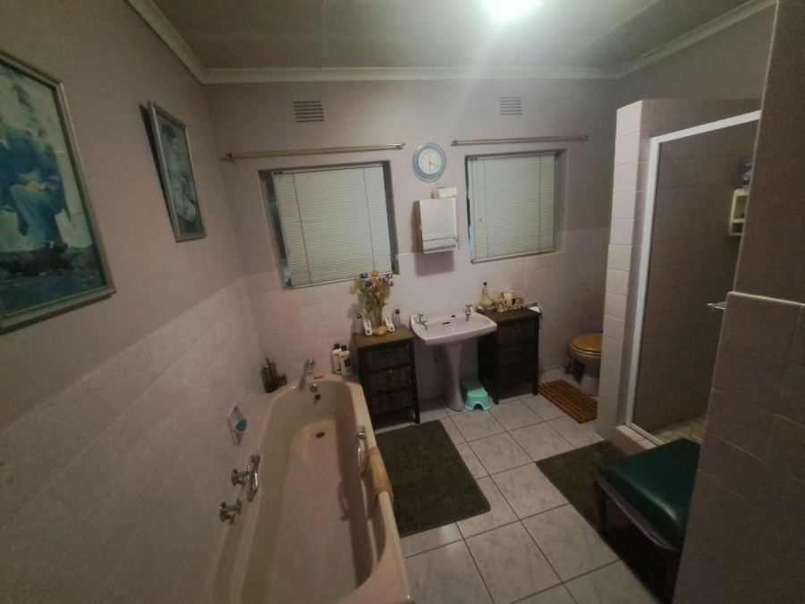 4 Bedroom Property for Sale in Vanderbijlpark SE 7 Gauteng