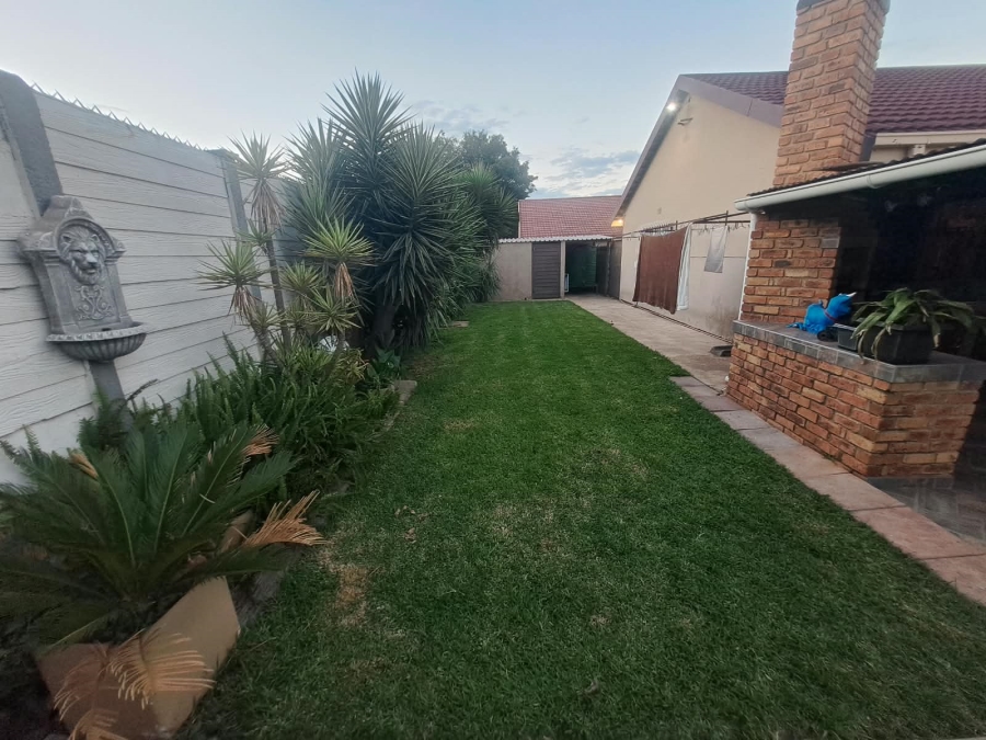 4 Bedroom Property for Sale in Vanderbijlpark SE 7 Gauteng