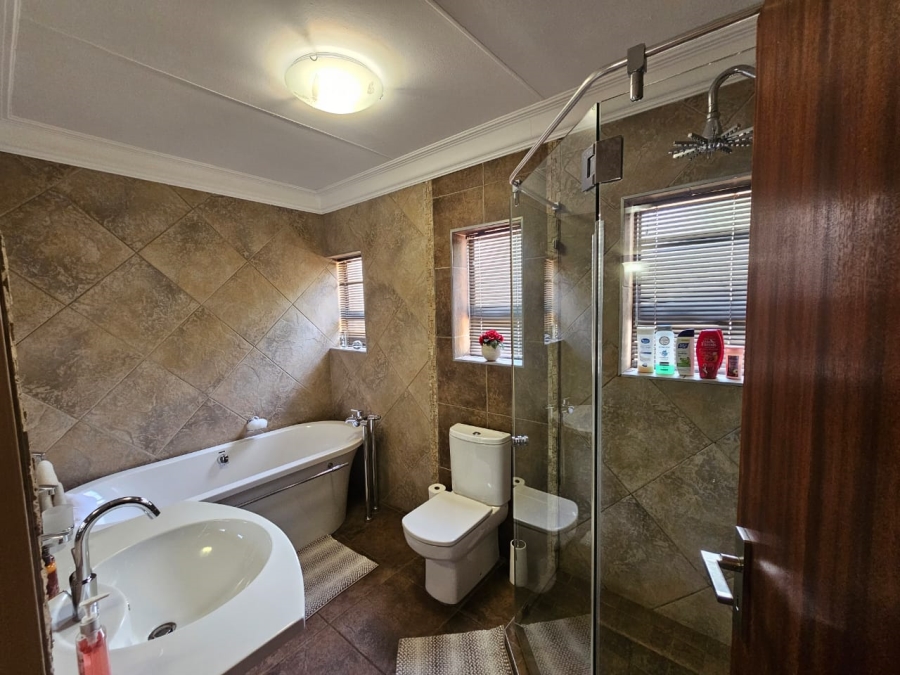 4 Bedroom Property for Sale in Vanderbijlpark SW 5 Gauteng