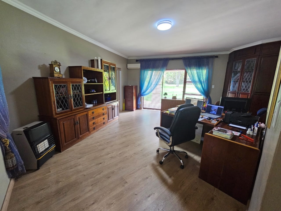 4 Bedroom Property for Sale in Vanderbijlpark SW 5 Gauteng