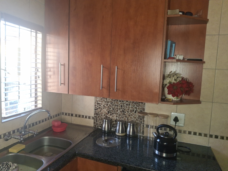 2 Bedroom Property for Sale in Clayville Gauteng