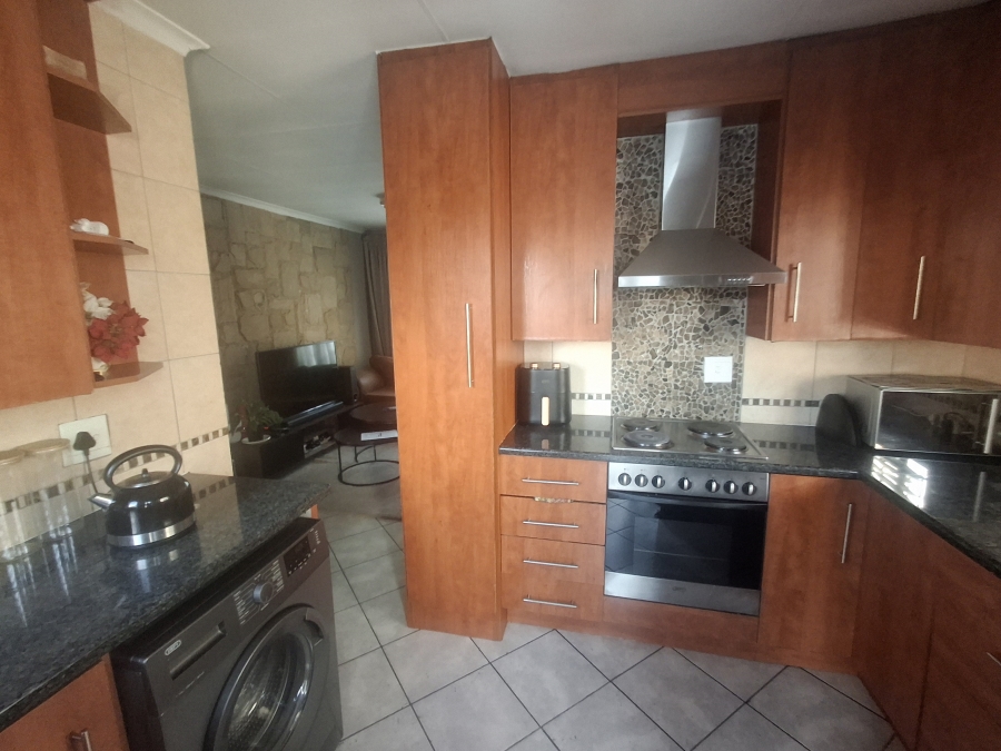 2 Bedroom Property for Sale in Clayville Gauteng