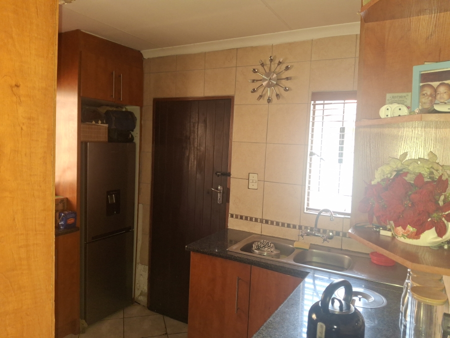 2 Bedroom Property for Sale in Clayville Gauteng
